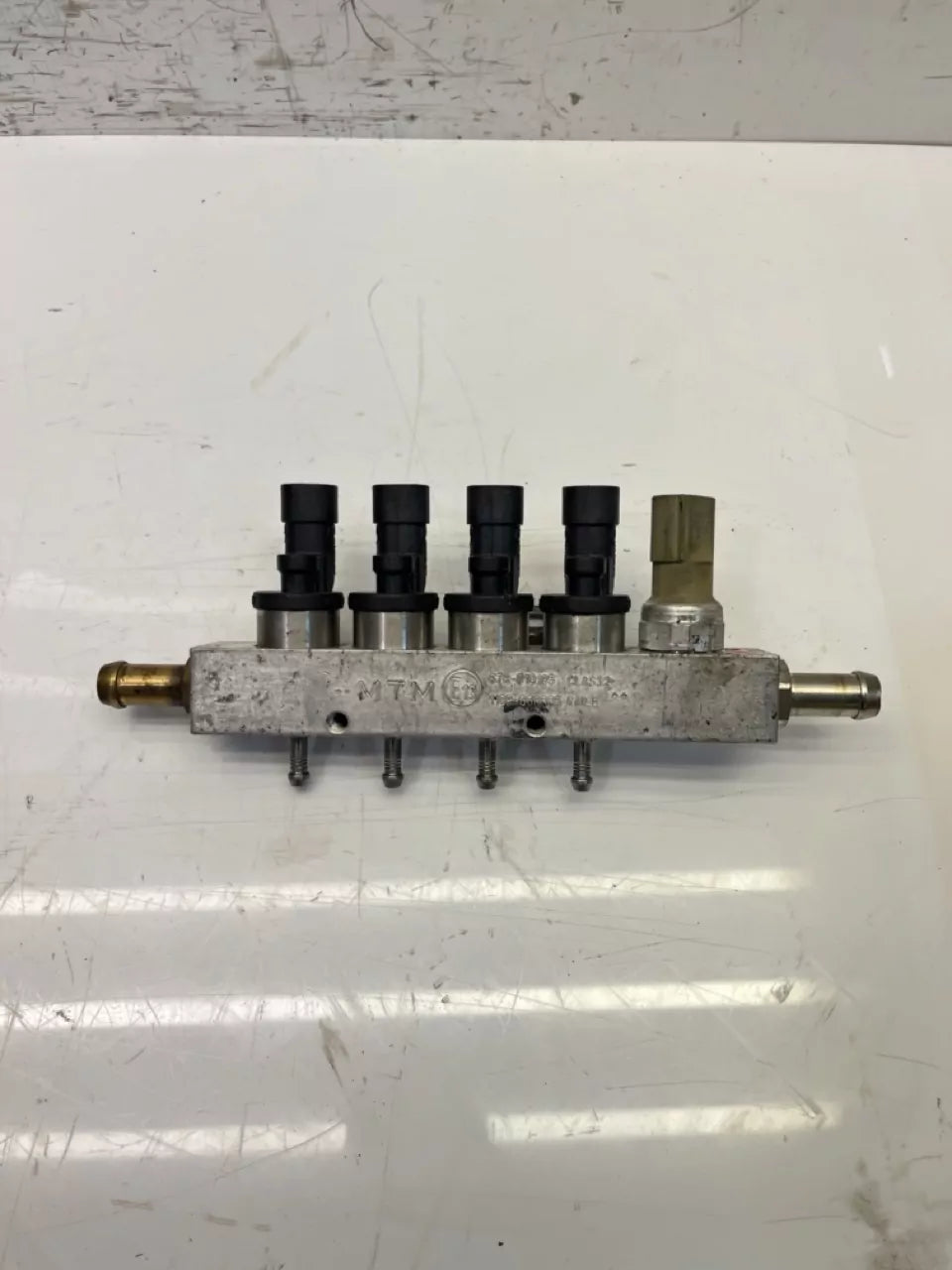 Rampa de inyectores Cadillac 6,2 V8 AWD L92 67R-010185