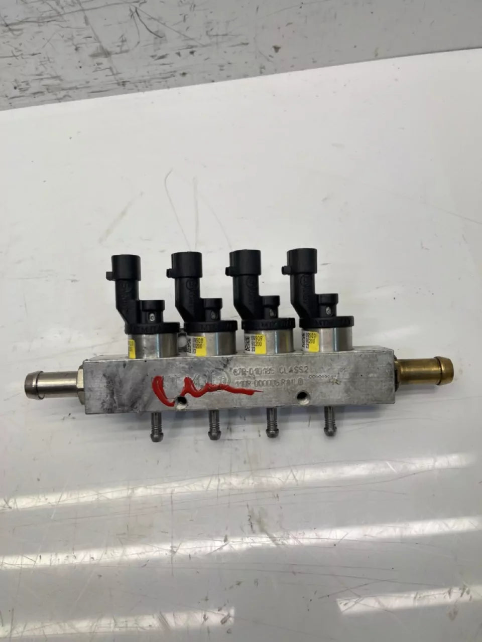 Rampa de inyectores Cadillac 6,2 V8 AWD L92 67R-010185