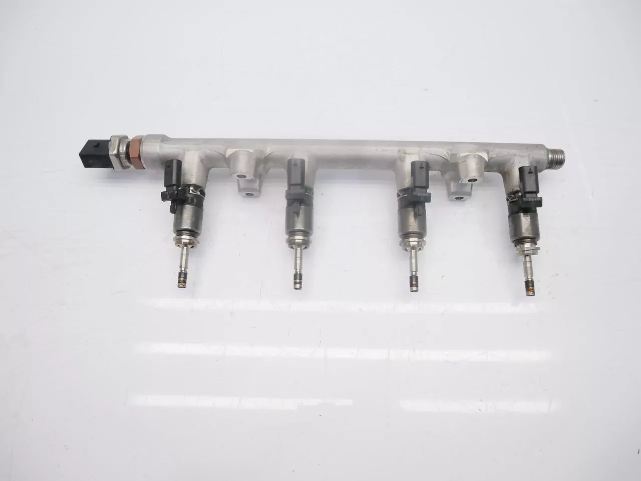 Rampa de inyectores Audi 1,5 TFSI gasolina DADA DAD 05E133320 04E906036G