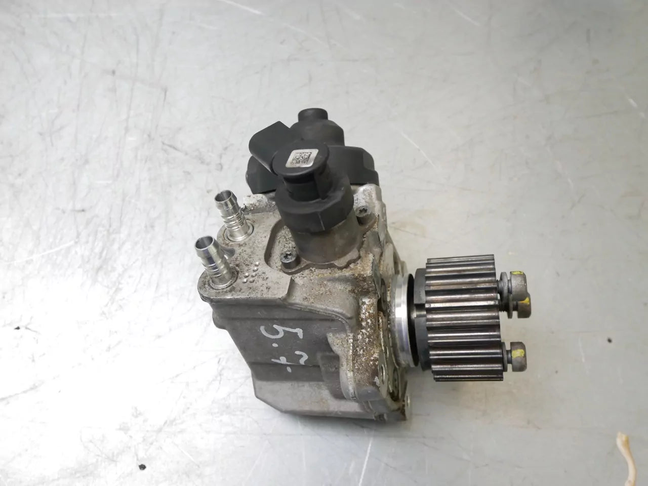 Bomba de alta presión Skoda Volkswagen Yeti Golf 2.0 TDI CBDB CBD 03L130755