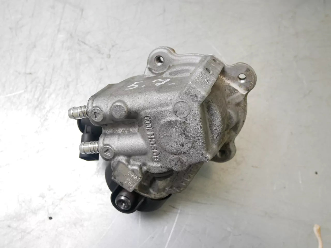 Bomba de alta presión Skoda Volkswagen Yeti Golf 2.0 TDI CBDB CBD 03L130755