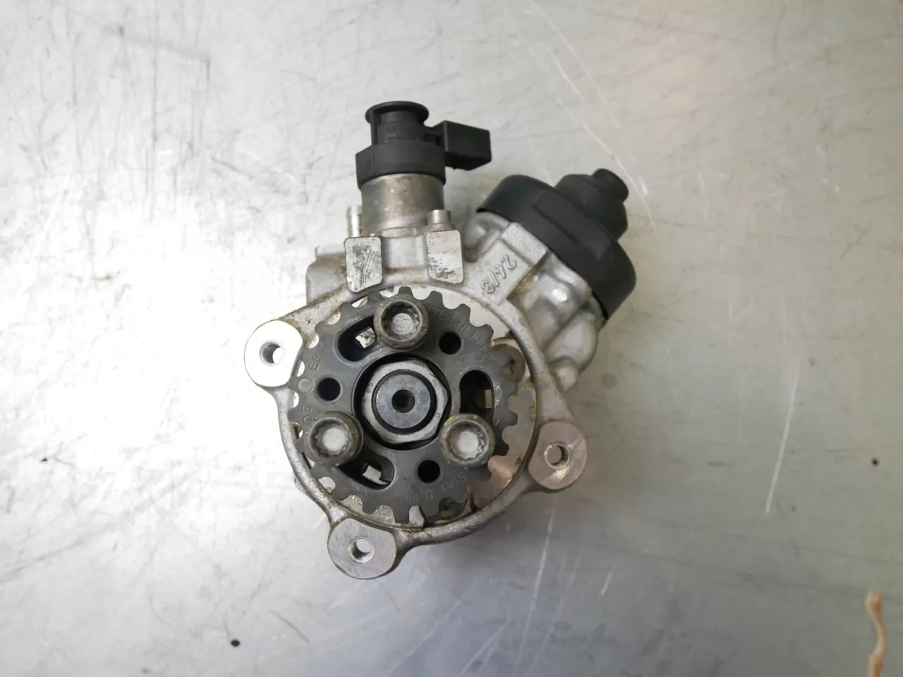 Bomba de alta presión Skoda Volkswagen Yeti Golf 2.0 TDI CBDB CBD 03L130755