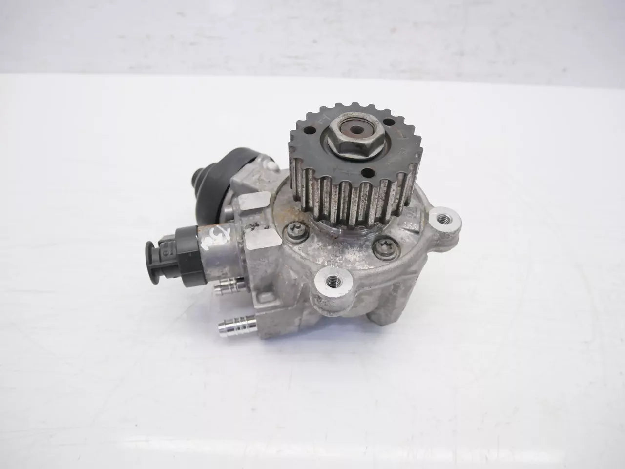 Bomba de alta presión Audi Volkswagen A3 Leon Golf 1.6 TDI CLHA CLH 0445010537 04L130755D