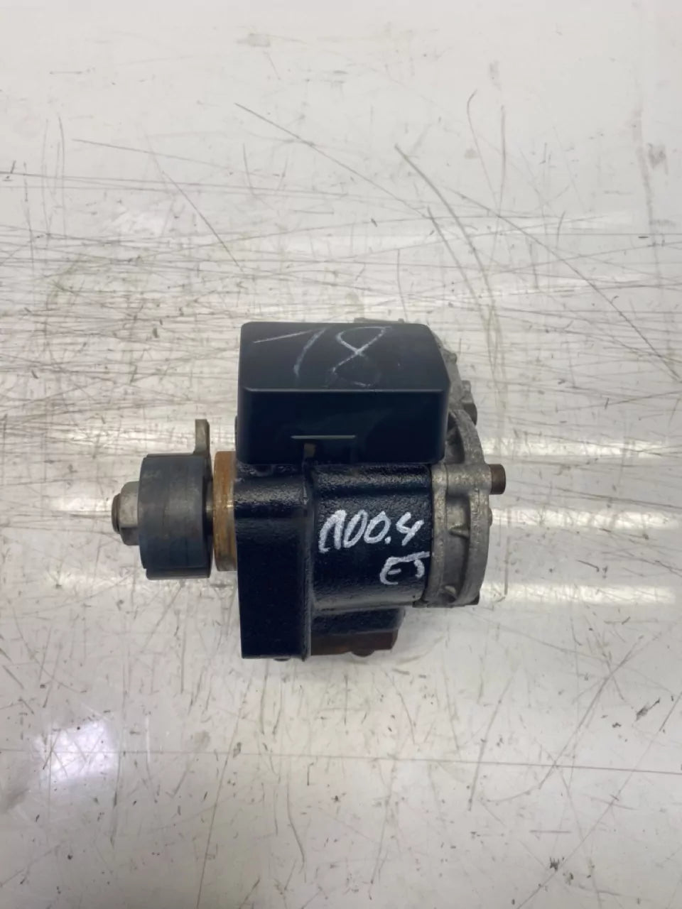 Bomba de alta presión Skoda Octavia 1Z 1.6 TDI Diesel CAYC CAY 03L130755