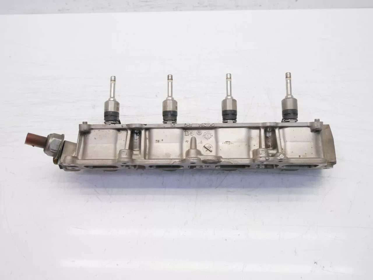 Rampa inyectora Volkswagen Golf Jetta 1.4 TSI gasolina CAVD CAV 03C906036F