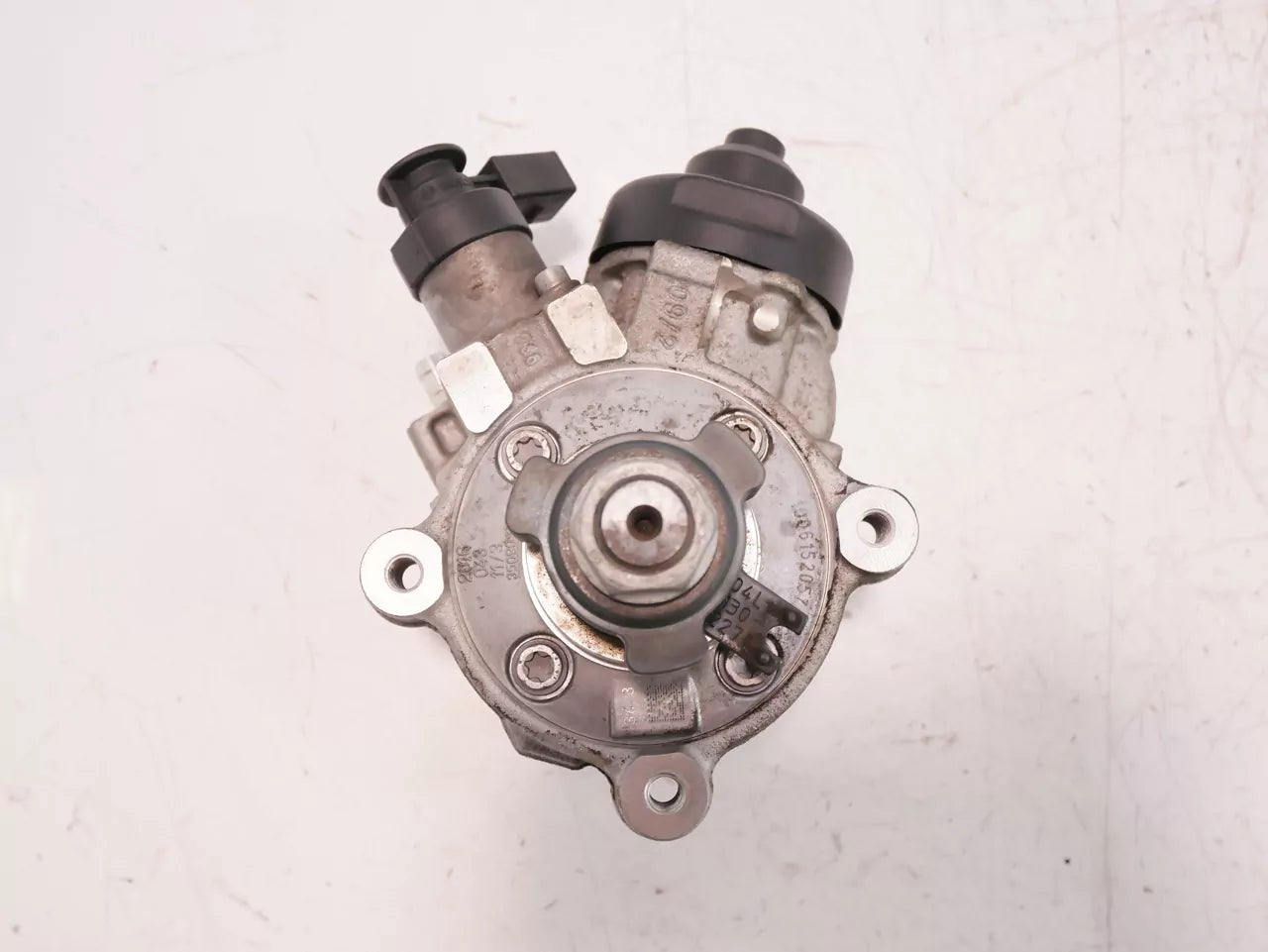 Bomba de alta presión Volkswagen Caddy 2.0 TDI DFS DFSD 0445010537 04L130755D