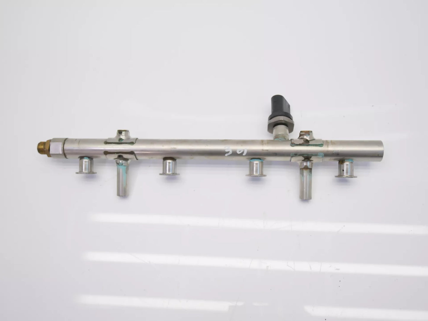 Rampa de inyectores Volkswagen Audi Skoda 2,0 DKT DKTA 06K133317AB