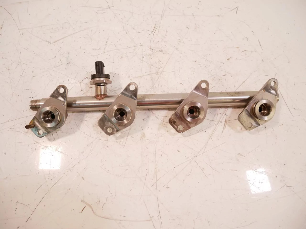 Rampa de inyectores Mercedes-Benz 1,6 270.910 M270 A2700701595