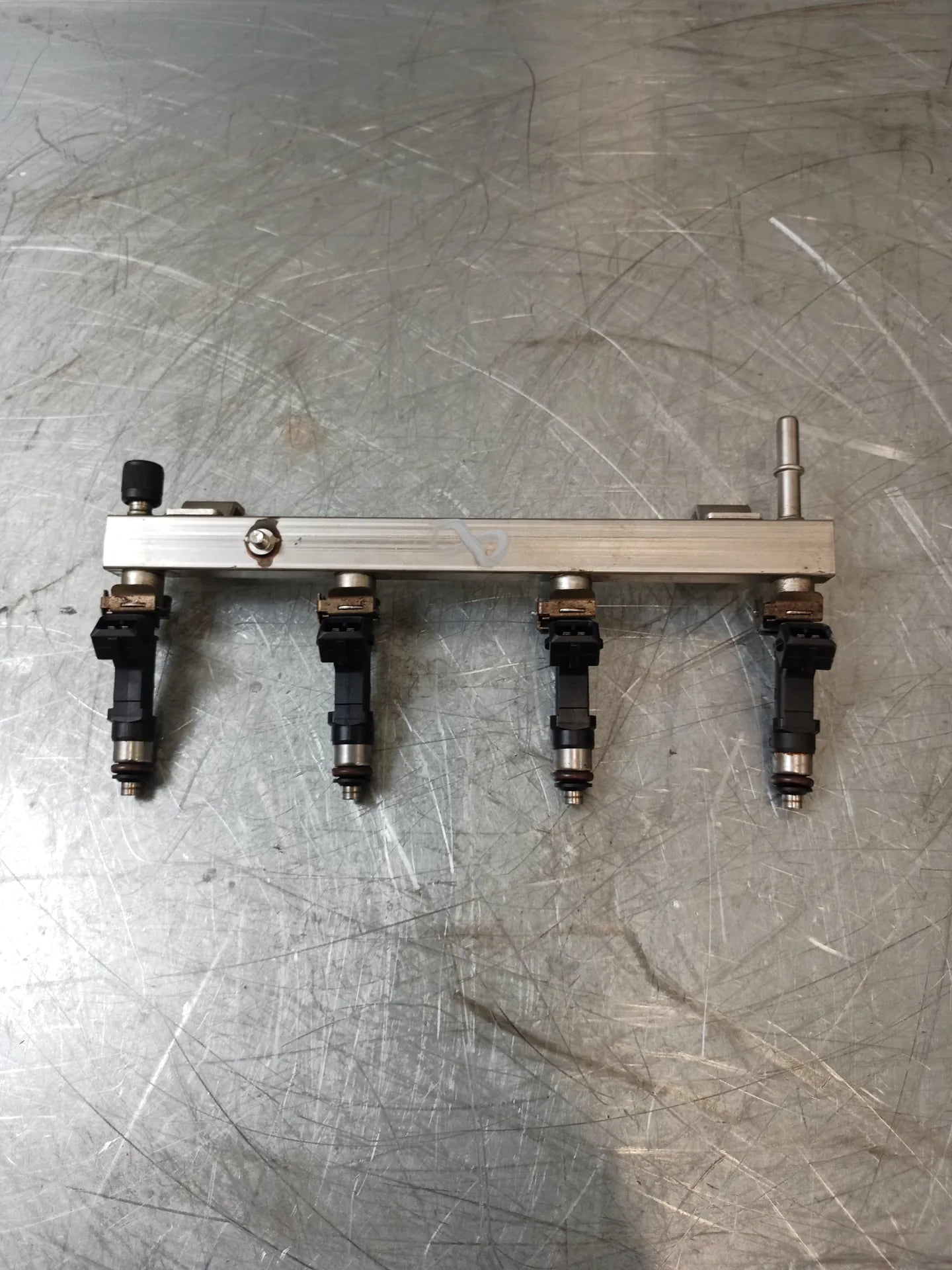 Riel inyector Opel Adam Astra Meriva 1.4 A14XER B14XER LDD 55572731