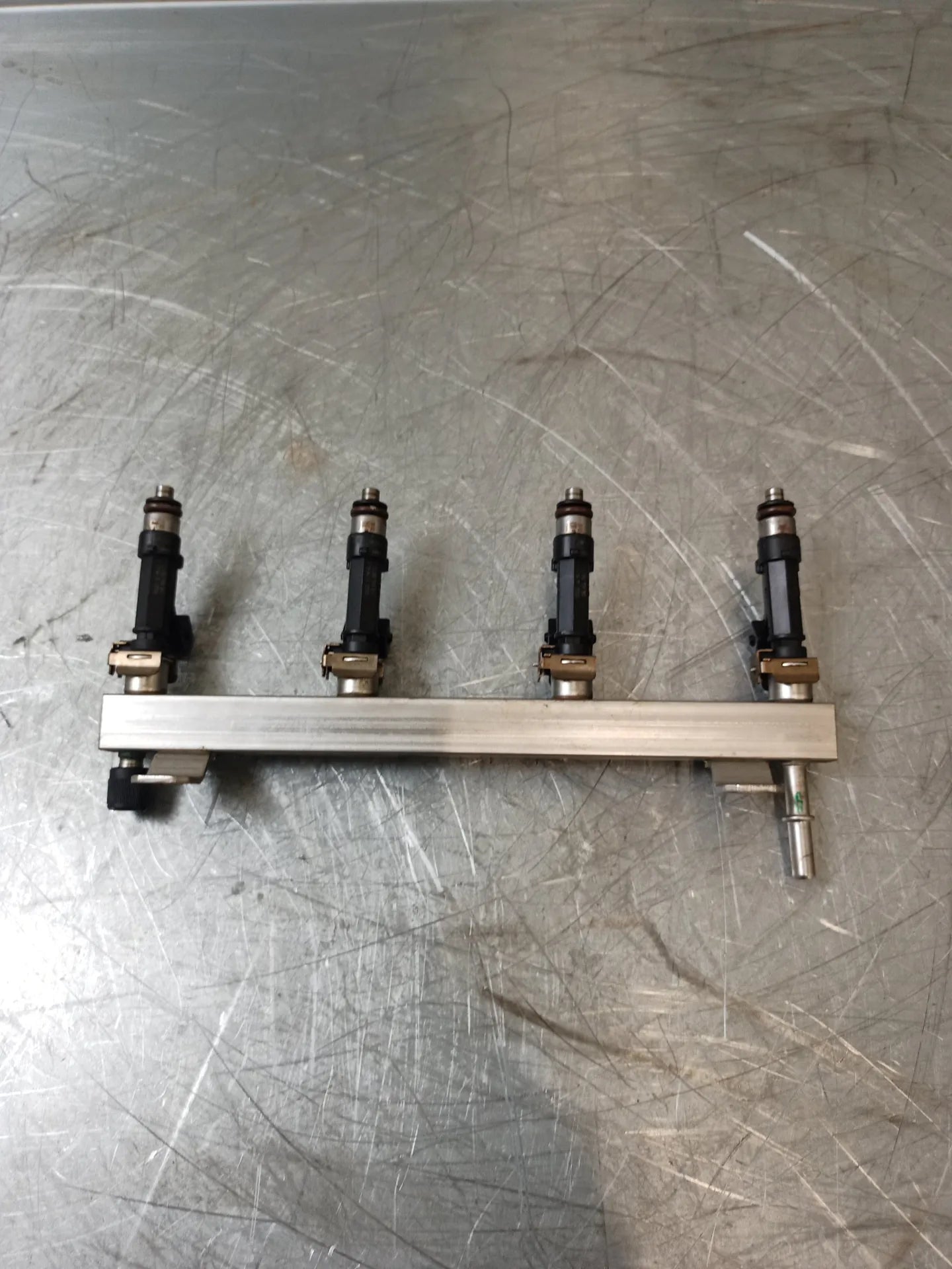 Riel inyector Opel Adam Astra Meriva 1.4 A14XER B14XER LDD 55572731