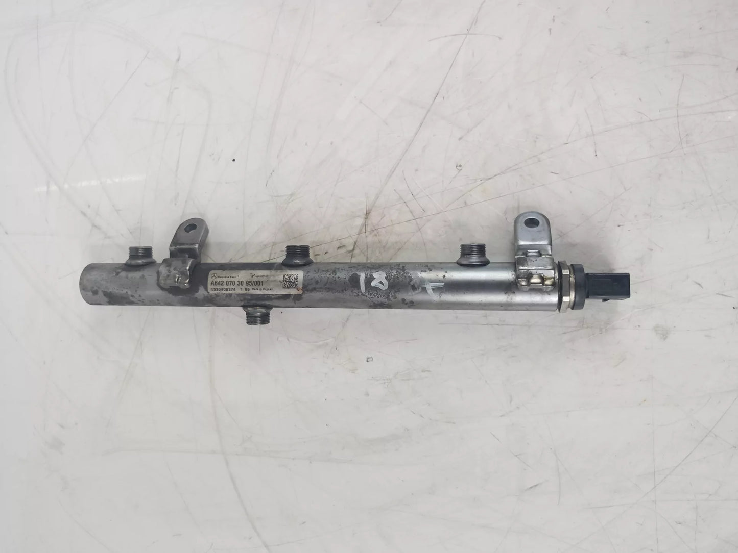 Rampa inyectora Mercedes-Benz W212 S212 3,0 E 350 CDI OM642.852 642.852 A6420703095