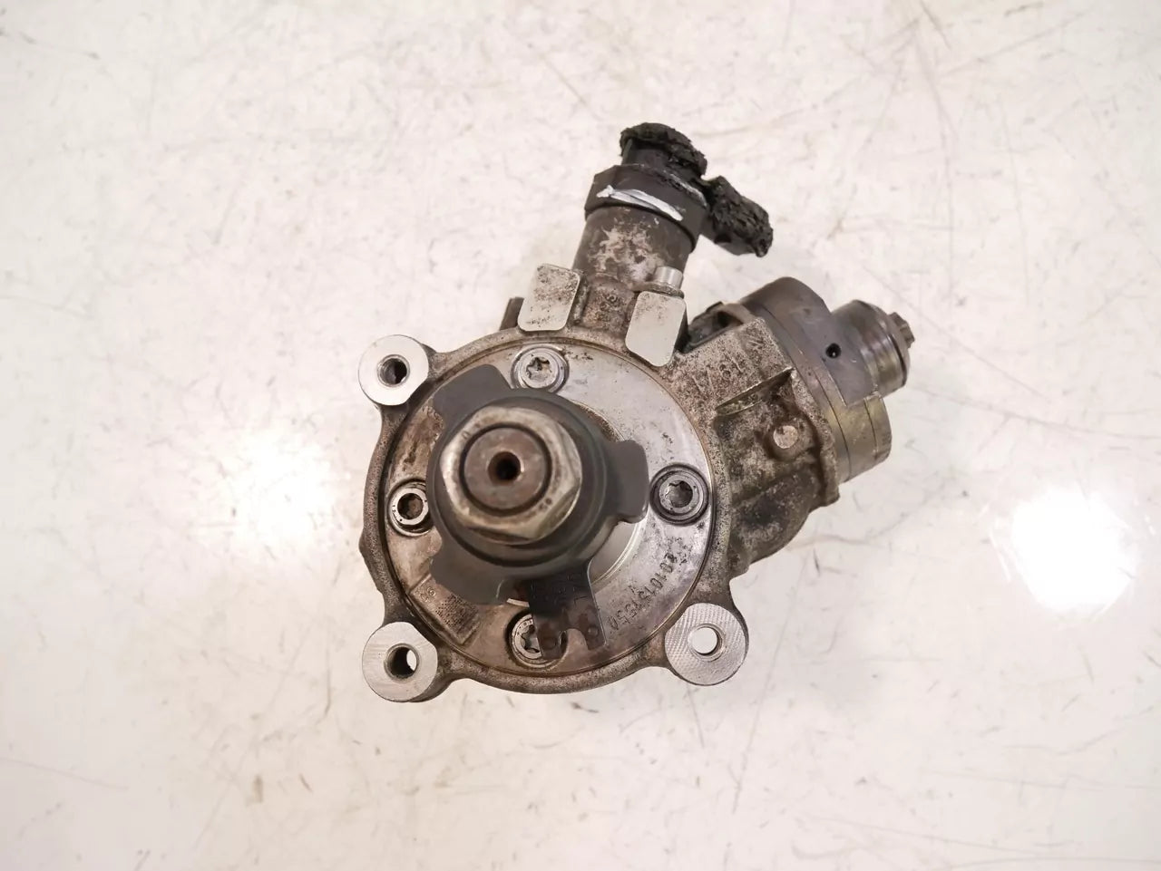 Bomba de alta presión defectuosa Audi Volkswagen A3 Golf 2.0 TDI DGCA DGC 04L130755E