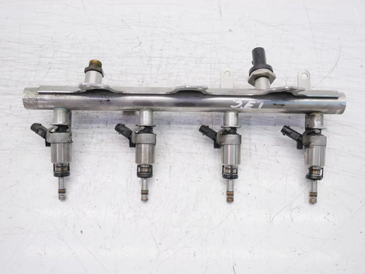 Rampa de inyectores Audi 1,8 TFSI gasolina CDHB CDH 06J133317M