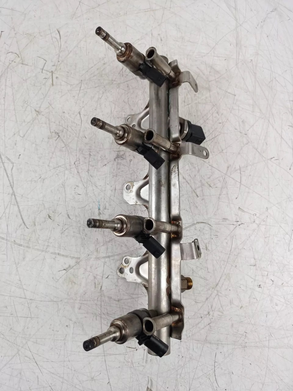 Rampa inyectora Audi A4 A5 Q5 2.0 TFSI CDNC CDN 06J133317J