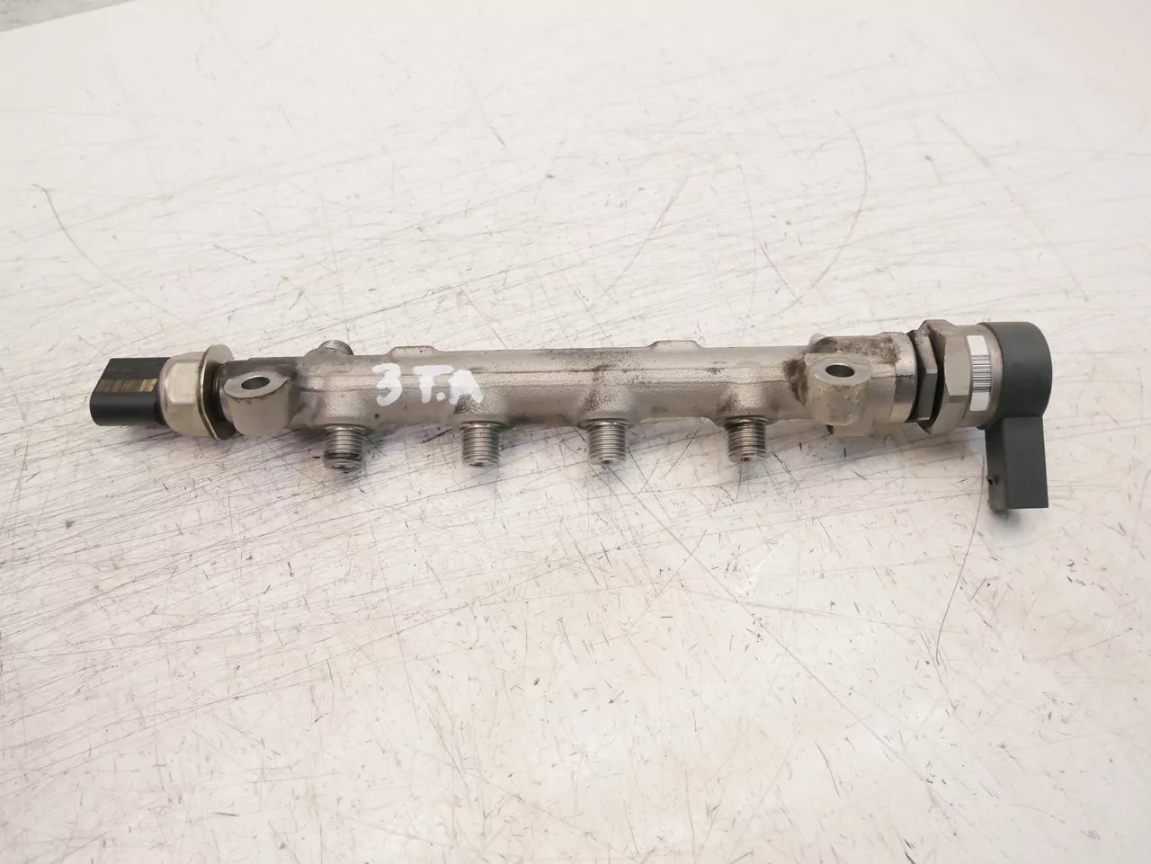 Rampa inyectora Volkswagen Audi Seat Skoda 1,6 TDI CLHA CLH 04L089B