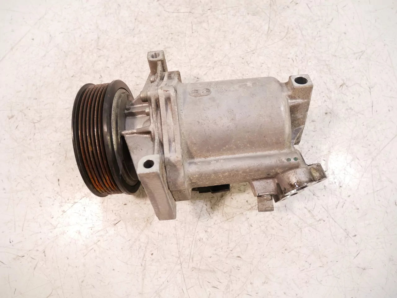 Compresor de aire acondicionado Nissan 1,2 DIG-T HRA2DDT H5F 926003ZL1A