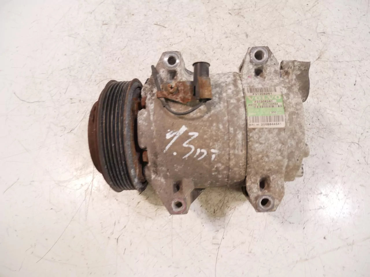 Compresor de aire acondicionado Volvo 2,4 D5 AWD D5244T18 31308261