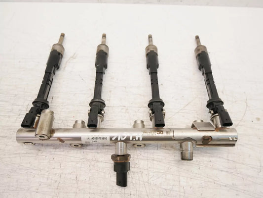 Rampa de inyectores Mercedes-Benz 1,3 A 250 e M282.914 A2820703900 A2820701100