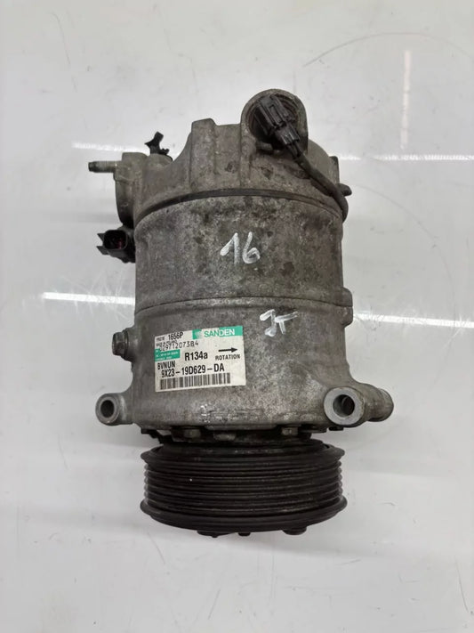 Compresor de aire acondicionado Land Rover Discovery 3.0 TD V6 306DT 9X23-19D629-DA