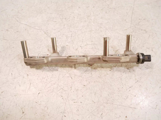 Rampa de inyectores BMW 1,5 sDrive 18i B38A15A B38 8665631