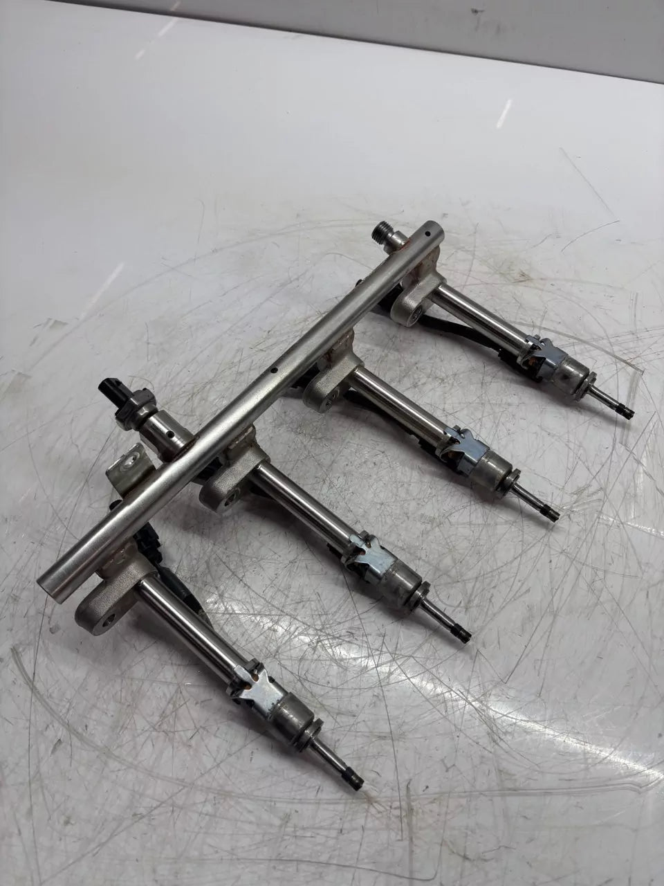 Rampa de inyectores Volvo 2,0 B4 Hybrid B420T5 31478395