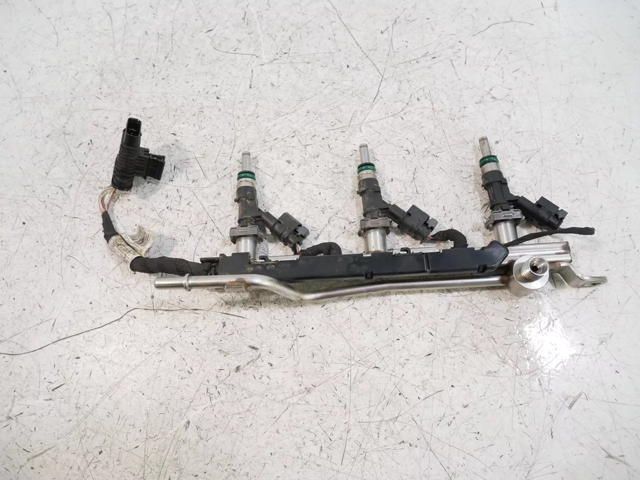 Rampa de inyectores BMW 1,5 xDrive 30e B38A15P XB2231O0 8489638