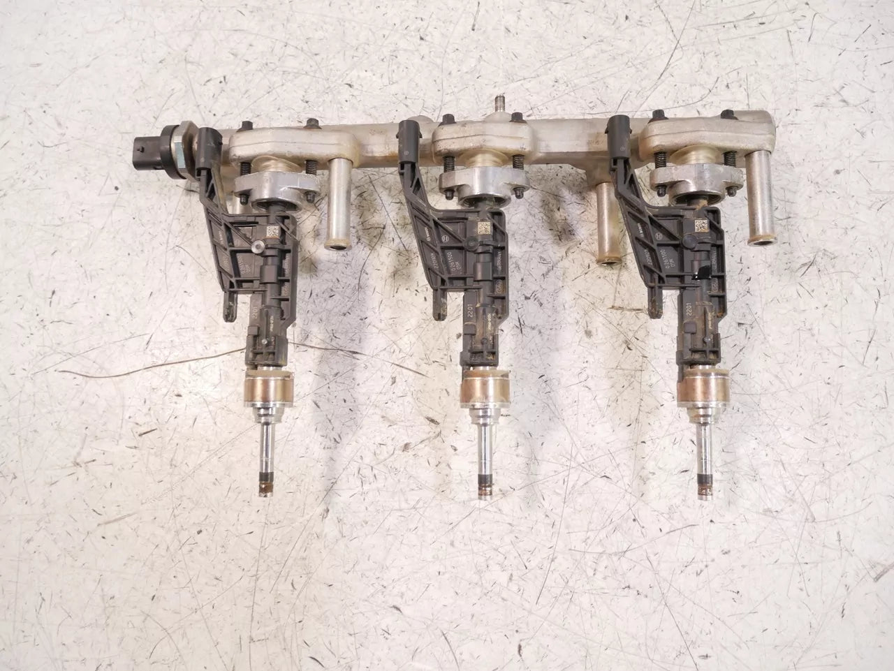 Rampa de inyectores BMW 1,5 xDrive 30e B38A15P XB2231O0 8665631