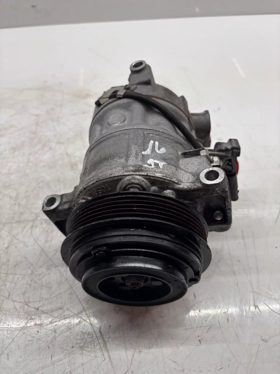 Compresor de aire acondicionado Mercedes-Benz 2,0 E220d OM654.920 654.920 OM654 A0008304500