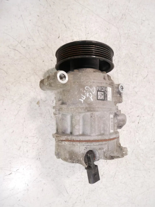 Compresor de aire acondicionado Volkswagen 1,0 TSI CHZL CHZ 5Q0816803D