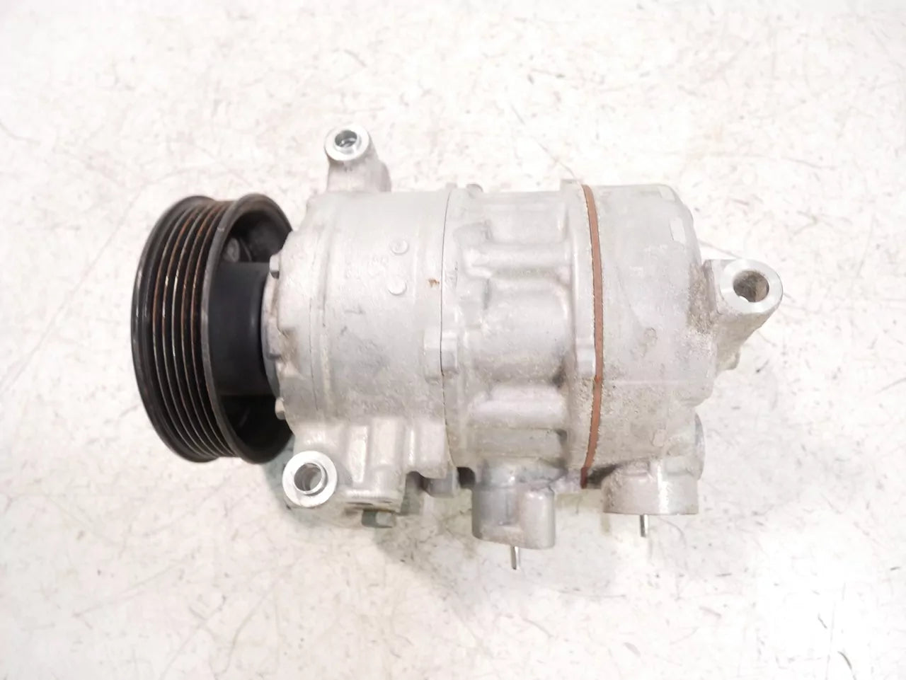 Compresor de aire acondicionado Volkswagen 1,0 TSI CHZL CHZ 5Q0816803D