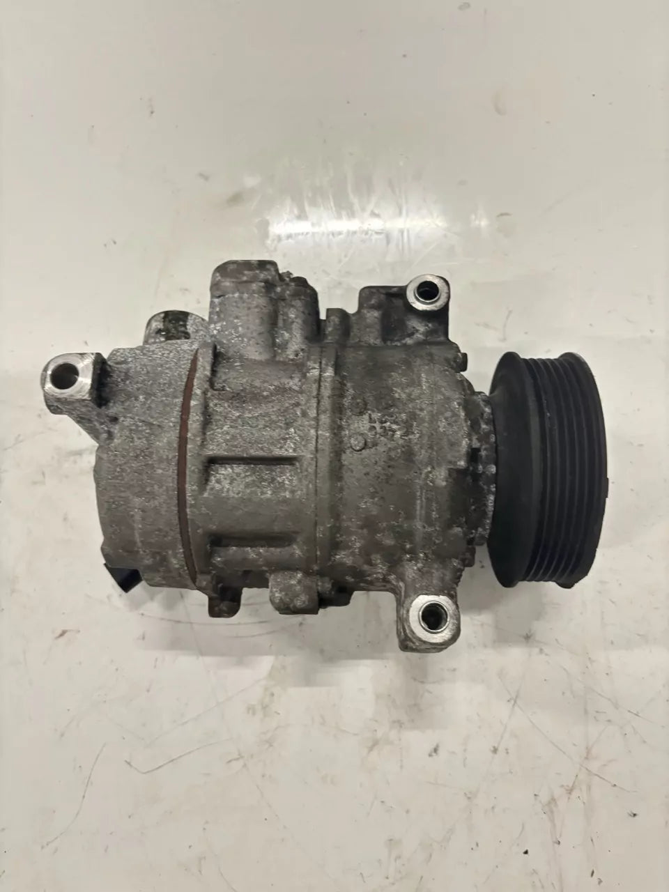 Compresor de aire acondicionado Audi 2,0 TDI CAGB 8K0260805L