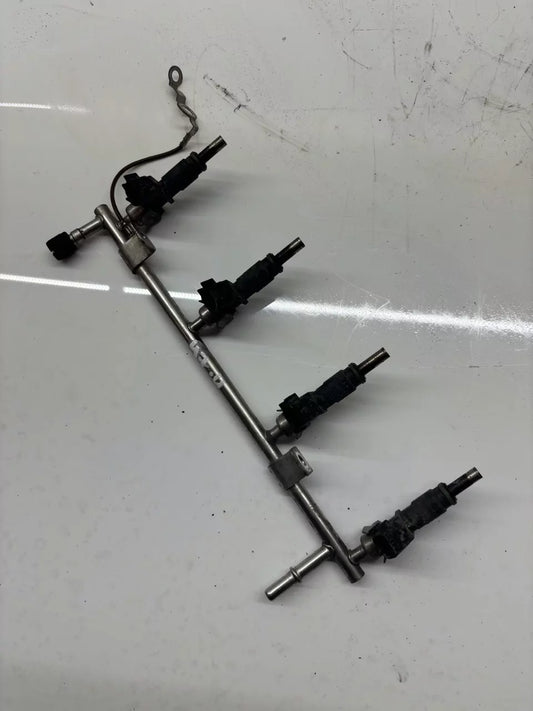 Rampa de inyectores Opel 1,6 gasolina A16XER 55573667