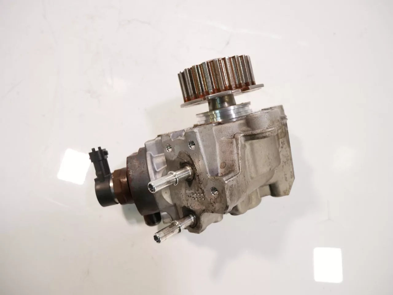 Bomba de alta presión Opel Combo K9 Corsa F 1.5 D D15DT DV5RD YH01 9817903080