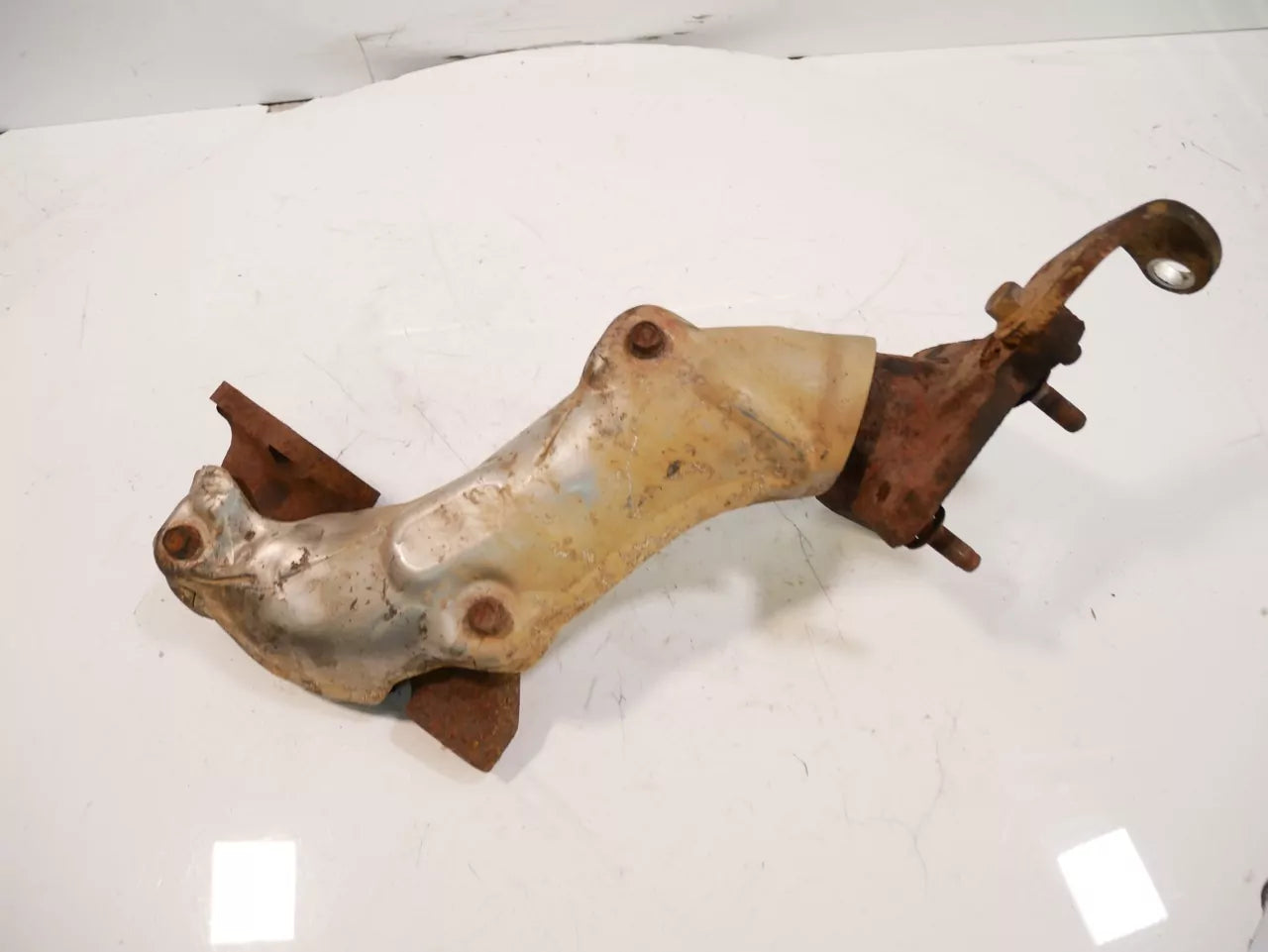 Colector de escape Isuzu Grafter D-Max TFR 3.0 D 4JJ1-TC 4JJ1