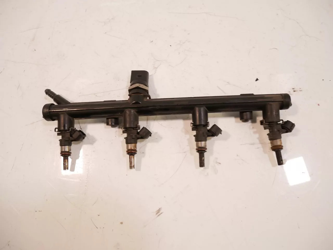 Rampa inyectora Audi TT FV3 FV9 2.0 TFSI CHHC CHH 06K133681A