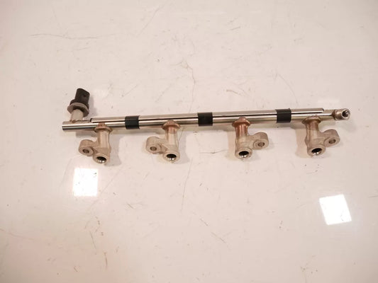 Carril del inyector Mazda CX-3 CX-5 2.0 PEX3 PE PE2713150