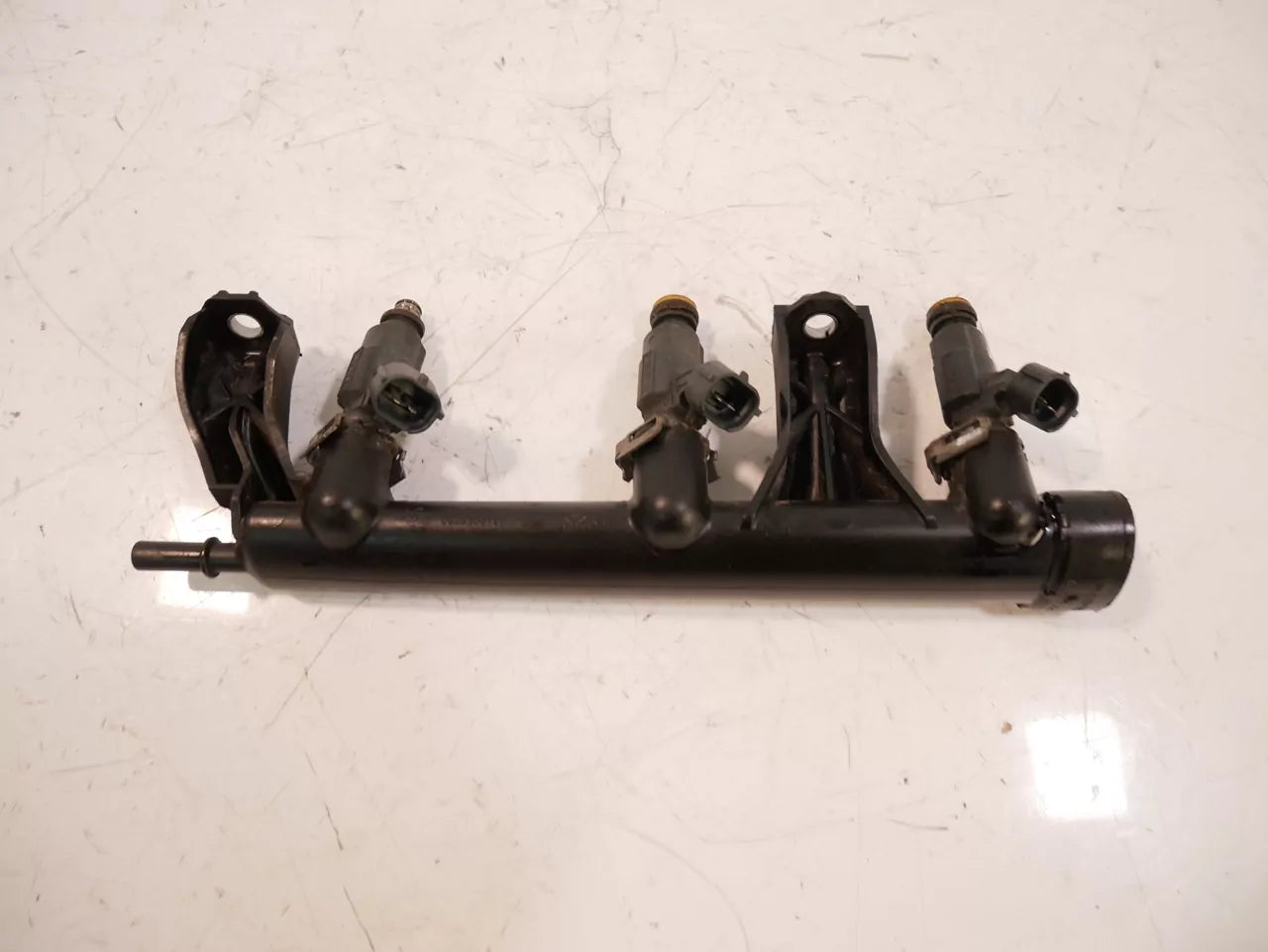 Carril del inyector Citroen Peugeot C1 C3 C4 1.2 VTi HMZ EB2F HM01 9816955780