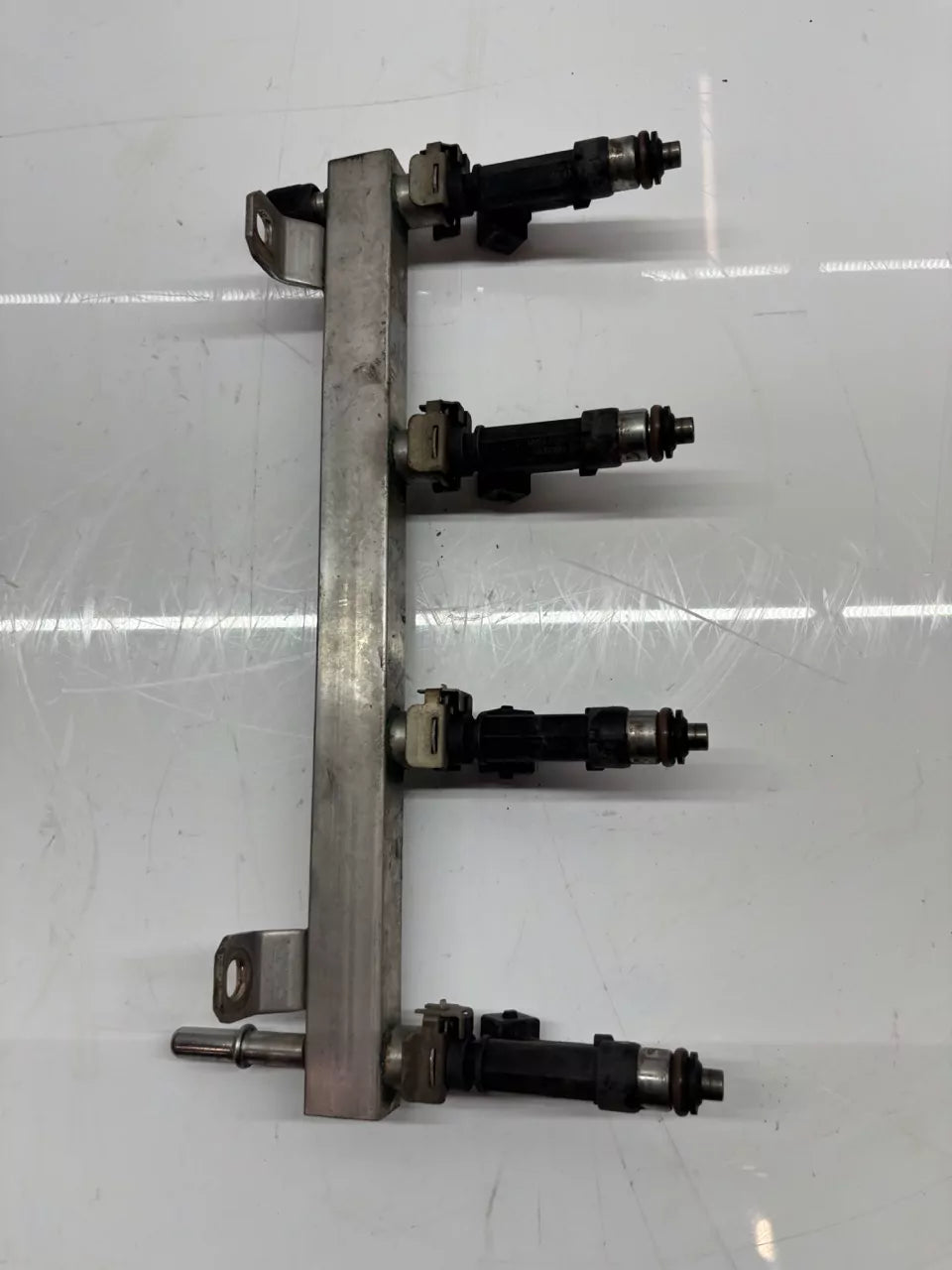 Rail de inyectores Opel Corsa 1.2 gasolina A12XER LDC 55562258