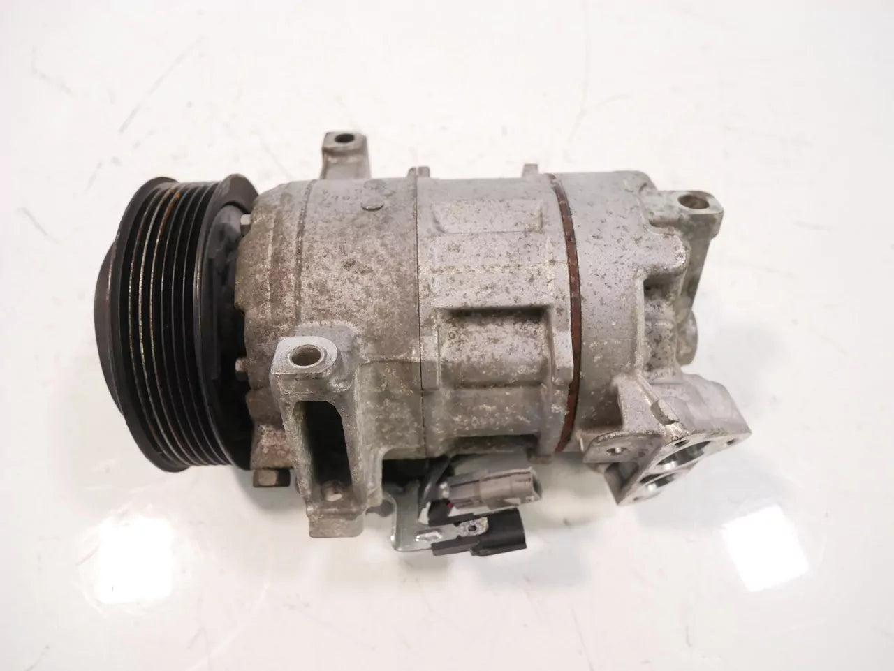 Compresor de aire acondicionado Nissan Qashqai J11 1.7 DCI R9N401 R9N 926004EB1A