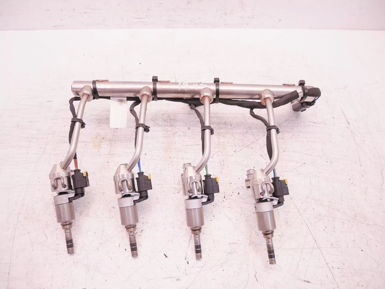 Rampa inyectora Defectuoso MG HS AS23 1.5 T Hybrid 15E6E 15E4E 10764091