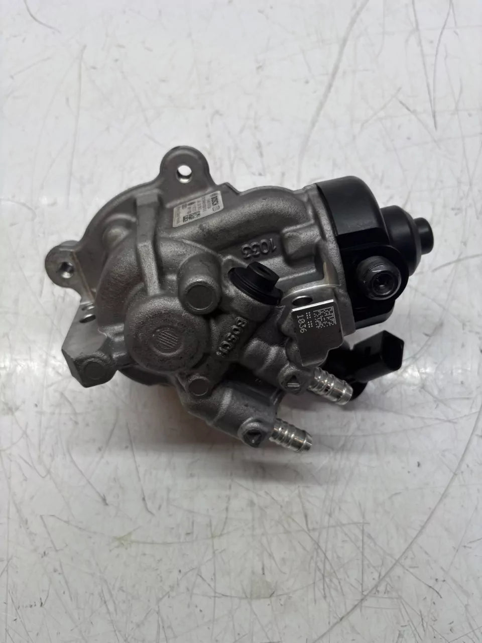 Bomba de alta presión Audi A6 C7 2.0 TDI DDDA DDD 04L130755E