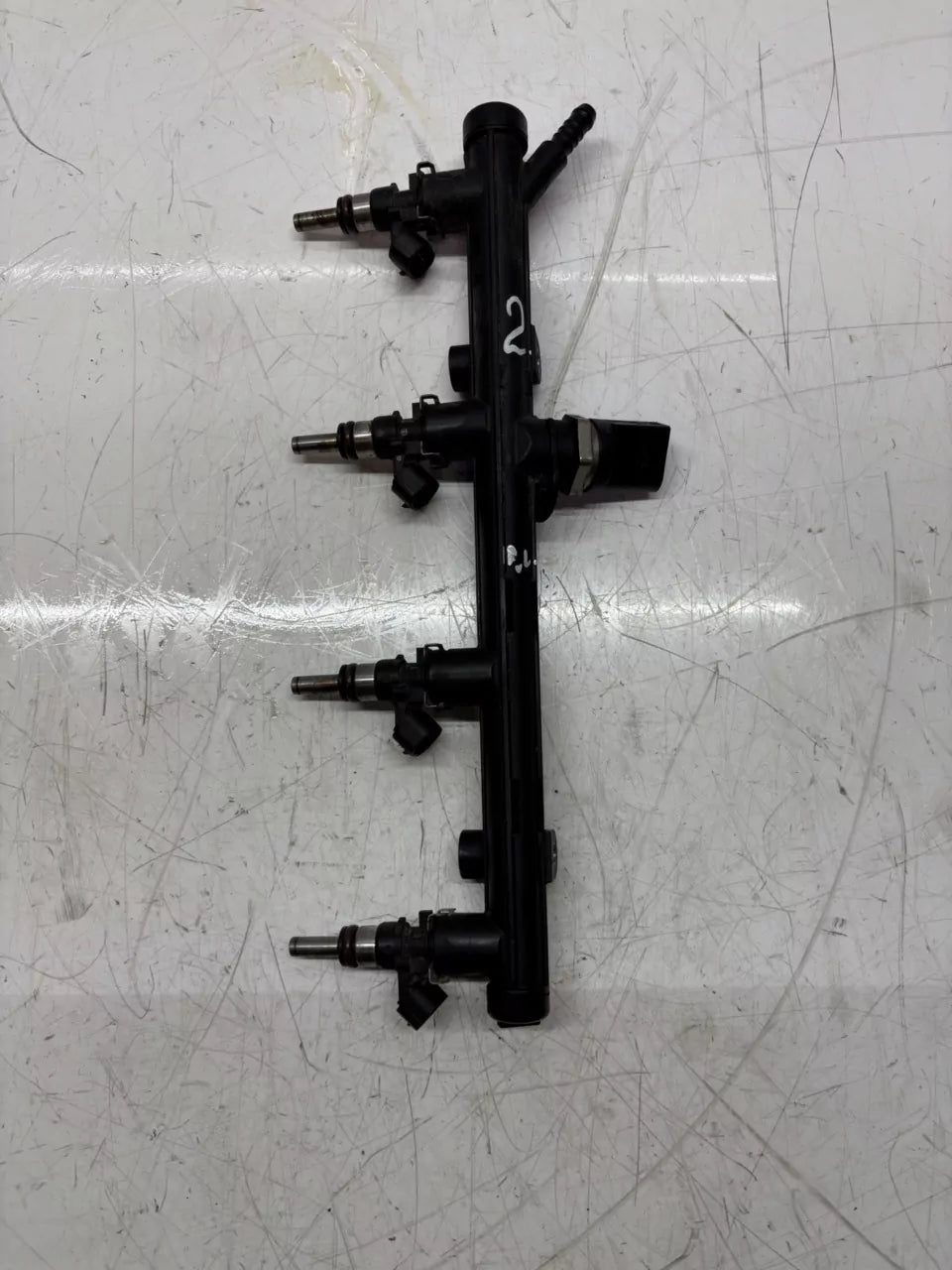 Rampa inyectora Audi A4 B9 A5 2.0 35 TFSI DLVB DLV 06K133681A