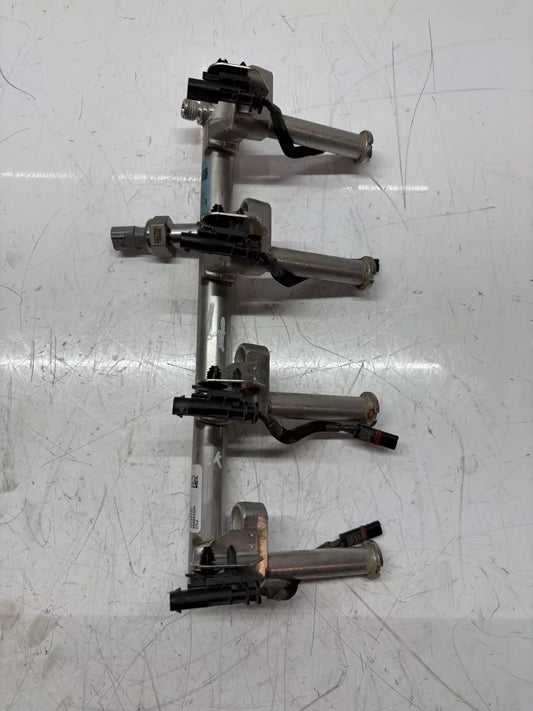 Carril del inyector Volvo V40 525 2.0 T2 B4204T17 31478555