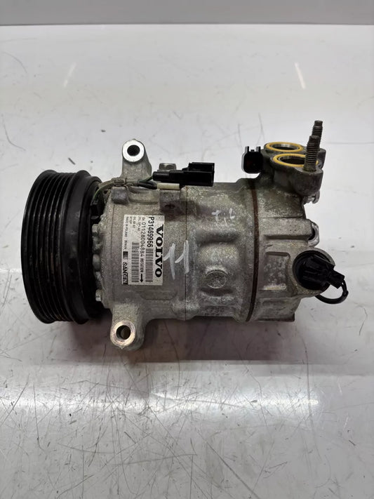 Compresor de aire acondicionado Volvo V40 525 2.0 T2 B4204T17 31469966