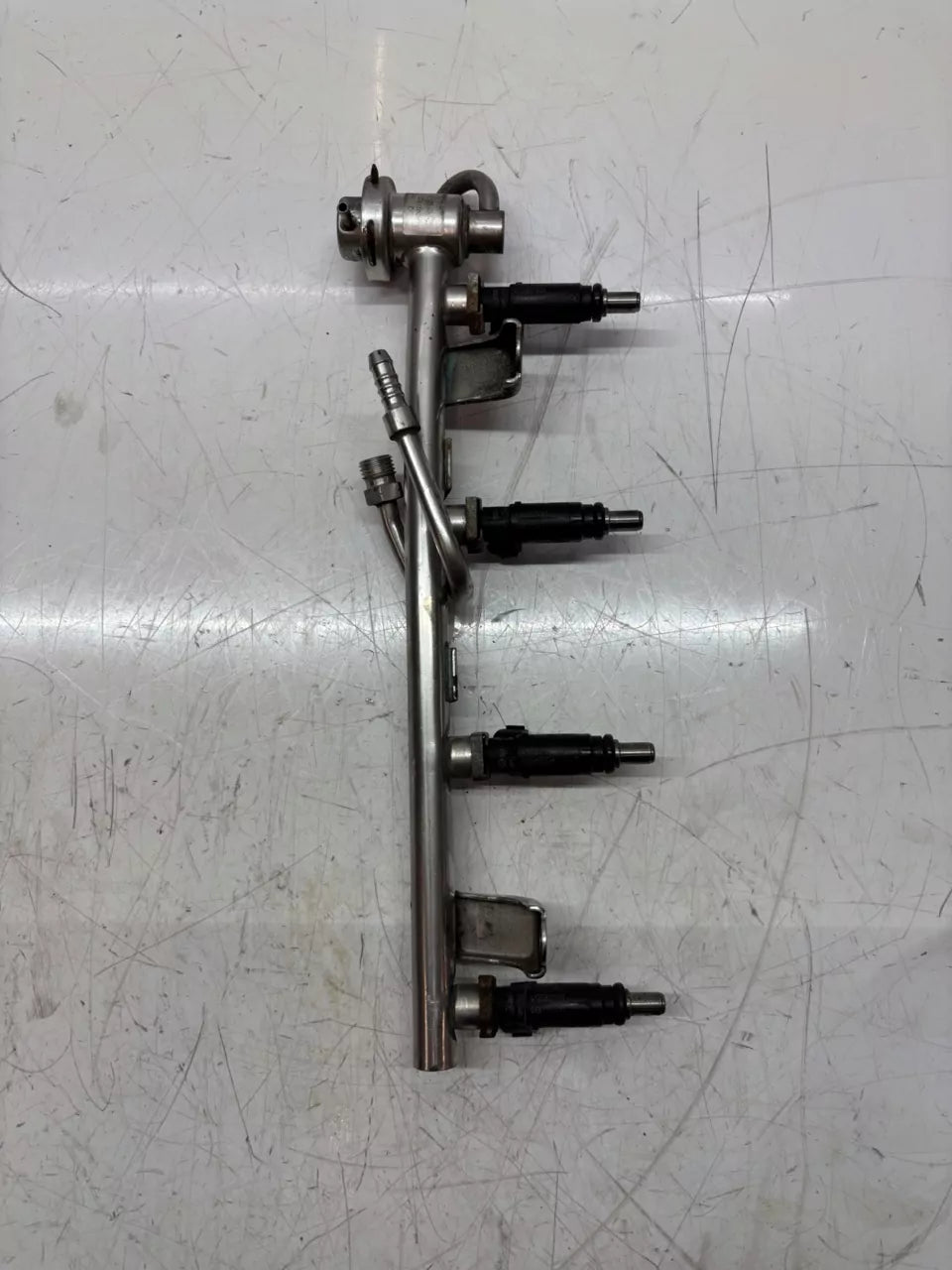 Rampa inyectora Audi Volkswagen A4 B6 A6 C5 2.0 ALT 06B133551T