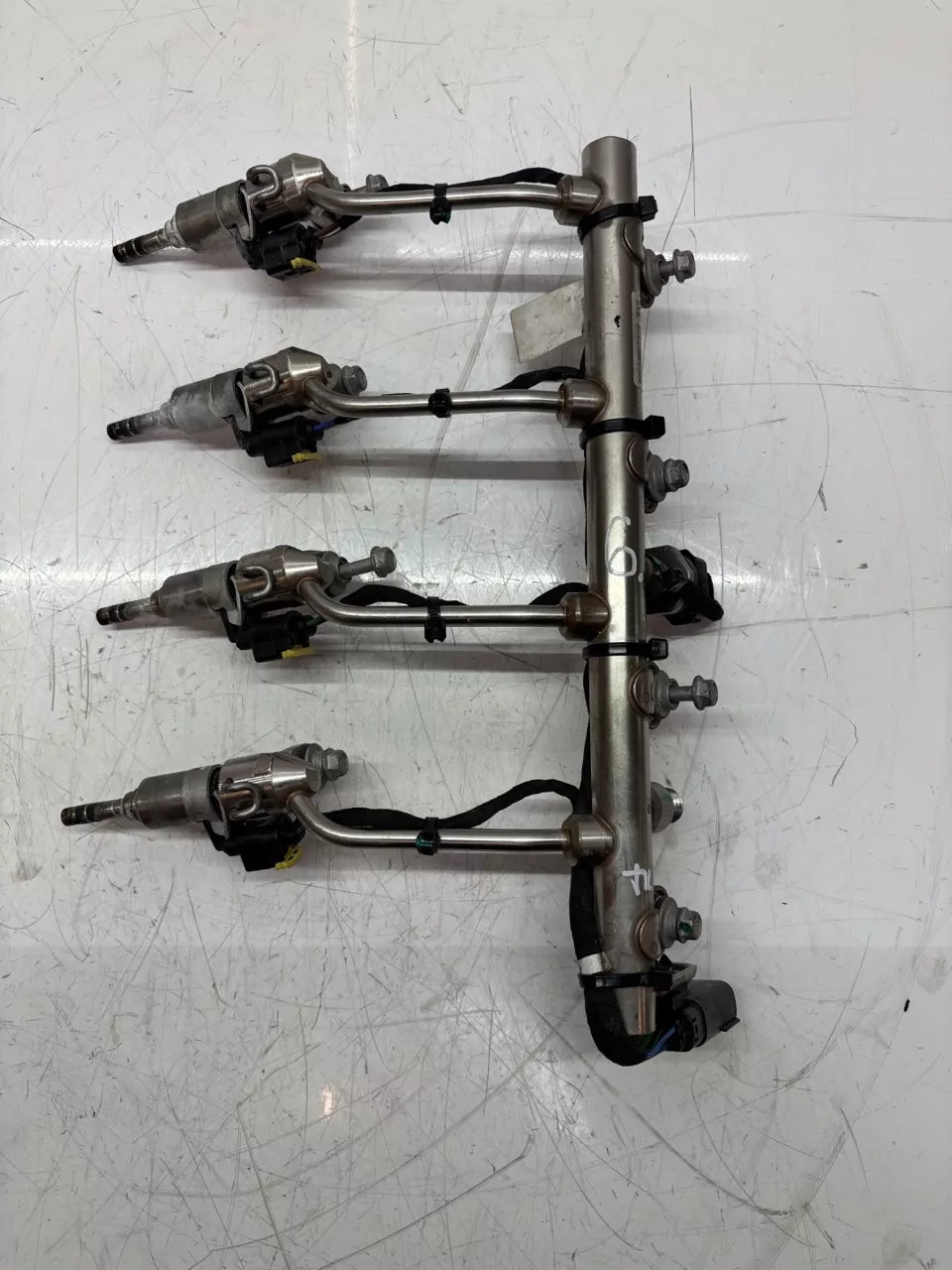 Rampa inyectora MG HS MKI 1.5 T 15E4E 10764091