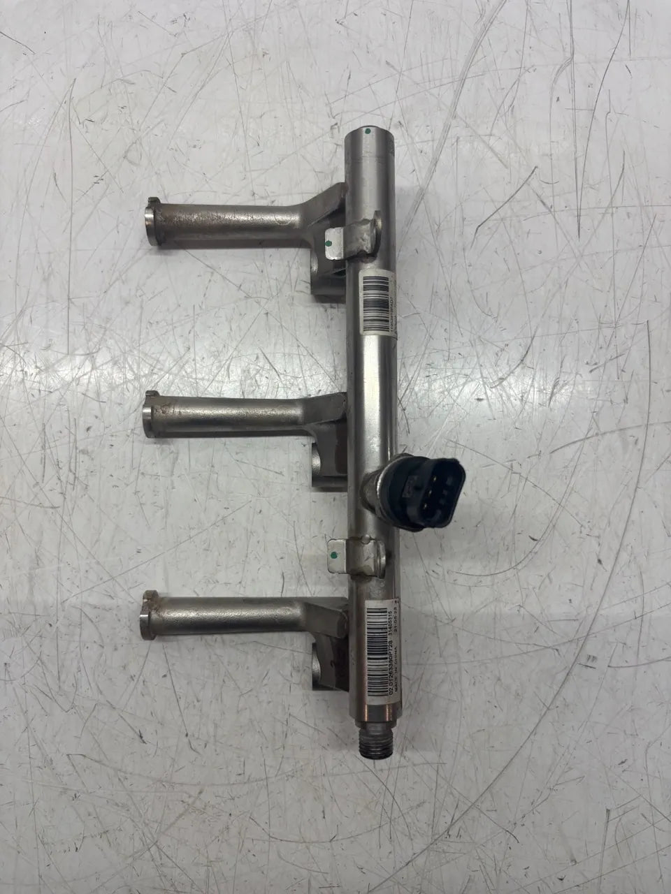 Carril del inyector Volvo XC40 1.5 T3 B3154T2 32257109