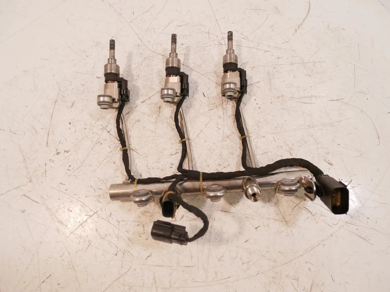 Rail de inyectores Opel Adam Astra Corsa 1.0 B10XFL LE1 55503970