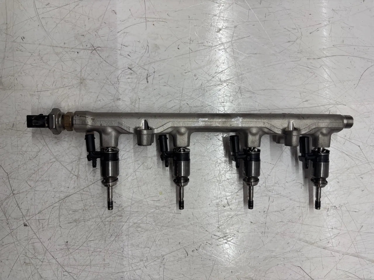 Rampa inyectora Volkswagen Tiguan Q3 Leon Fabia IV 1.5 TSI DPCA DPC 05E133320B