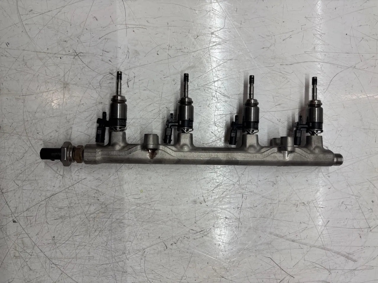 Rampa inyectora Volkswagen Tiguan Q3 Leon Fabia IV 1.5 TSI DPCA DPC 05E133320B